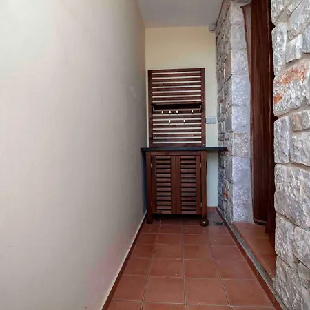 Laconian Collection # Mavrovouni # *